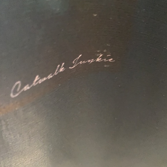 NWT… Beautiful and Unique First Class Top. - Picture 5 of 13